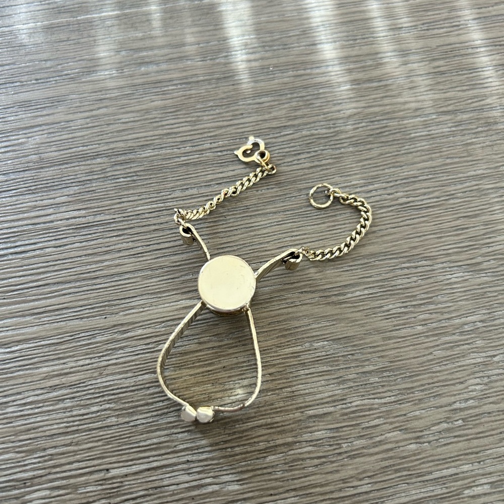 Vintage Gold Tone Glove Clip